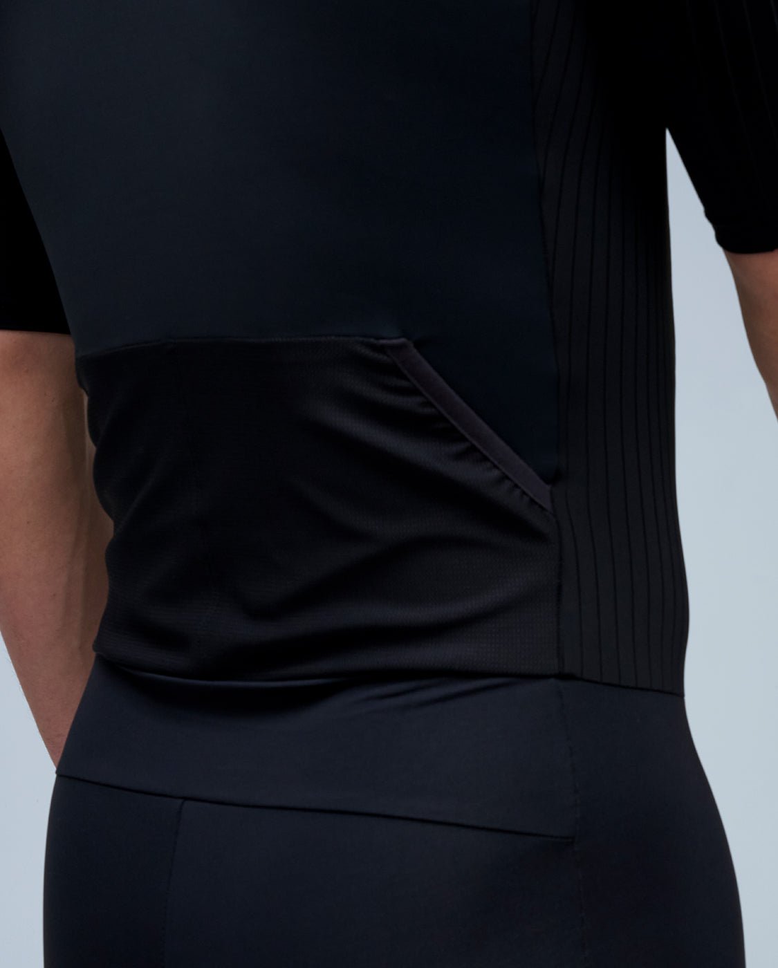 2XU Men's Aero Sleeved Trisuit - Black/White - D Byk Store