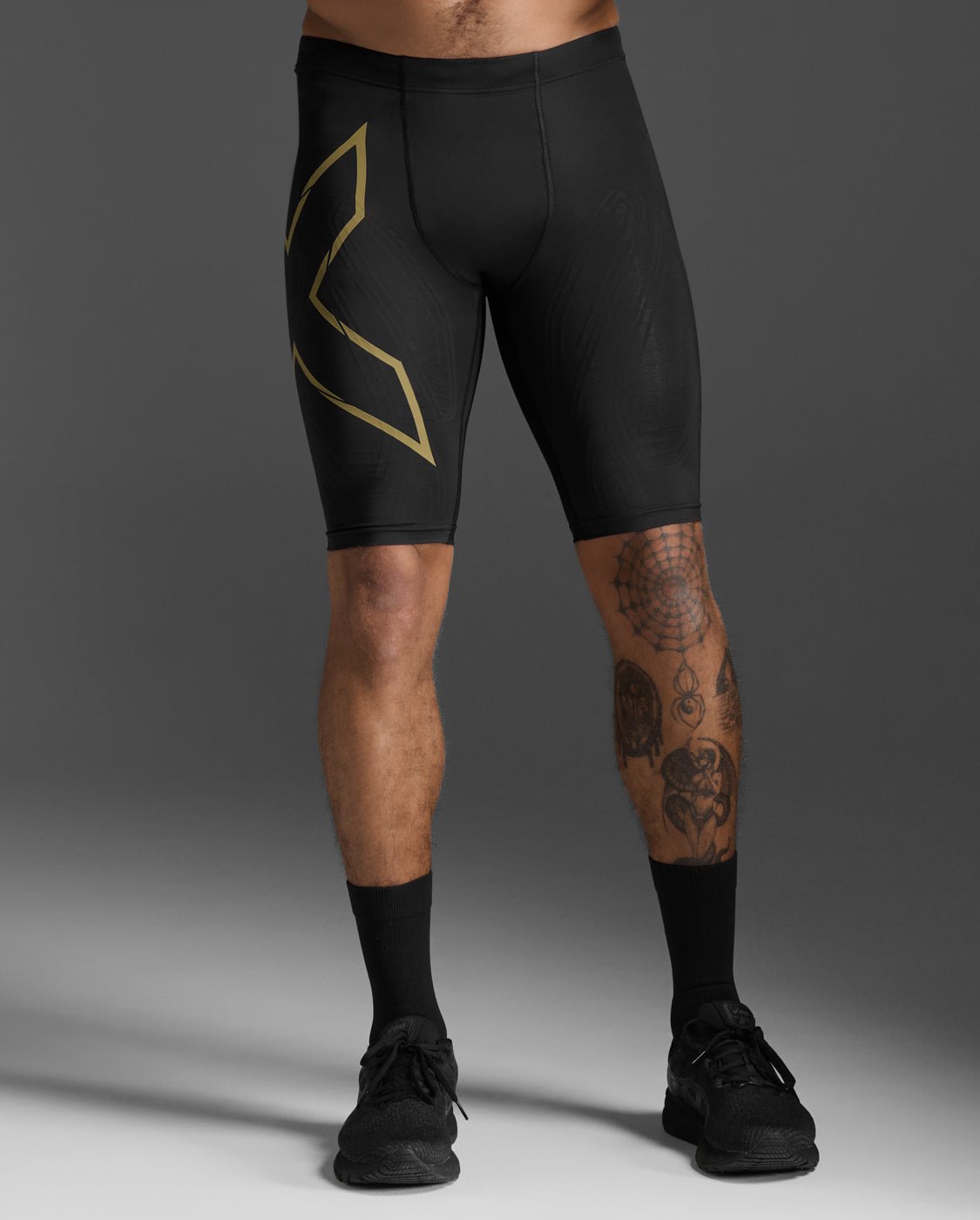 2XU Men's Light Speed Compression Shorts - Black/Gold Reflective - D Byk Store