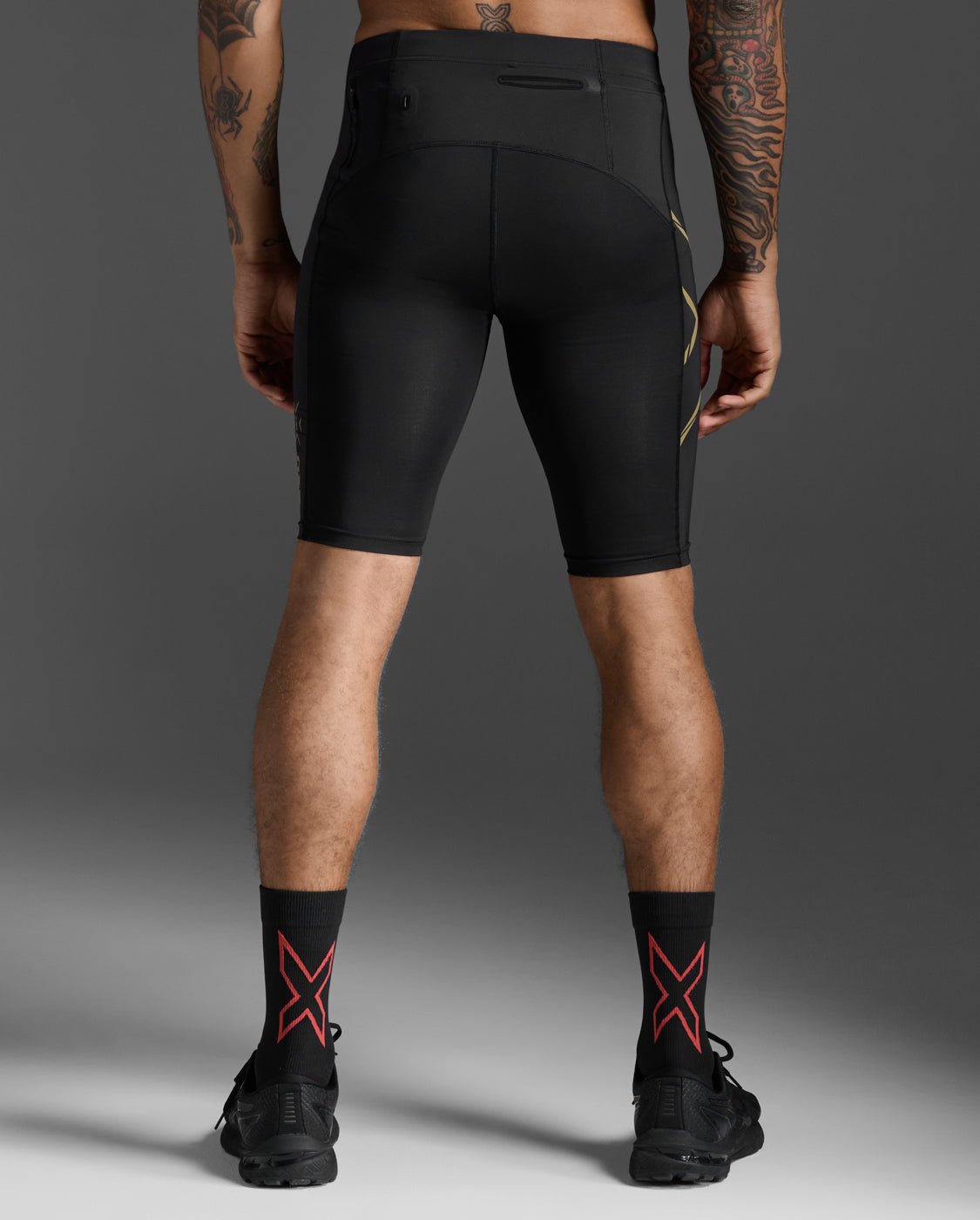2XU Men's Light Speed Compression Shorts - Black/Gold Reflective - D Byk Store