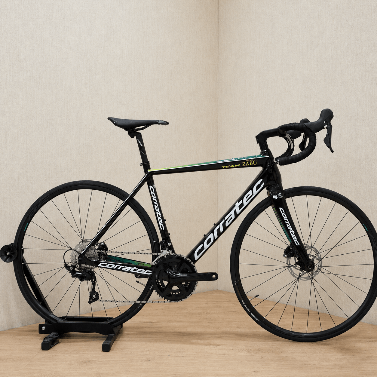 Corratec CCT EVO Team Vini Zuba 105 - Black Green - D Byk Store