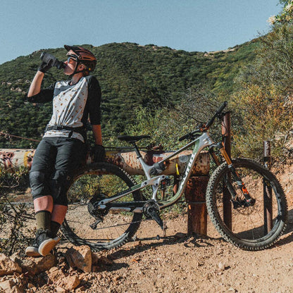 Lezyne Flow Water Bottle - 600ml - Smoke Grey - D Byk Store