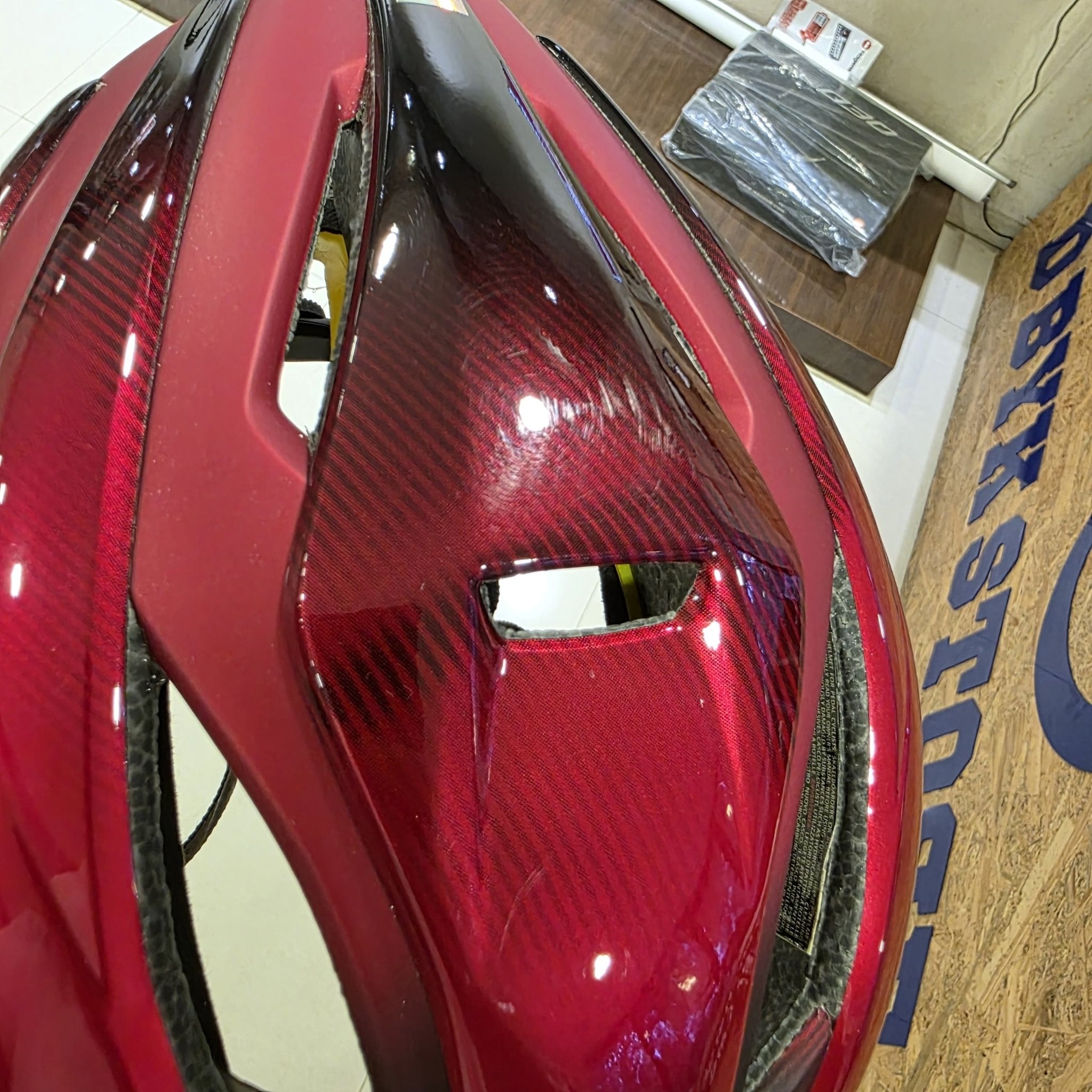 Met Trenta Mips® - Black / Red Metallic / Glossy Matt - Open Box - D Byk Store