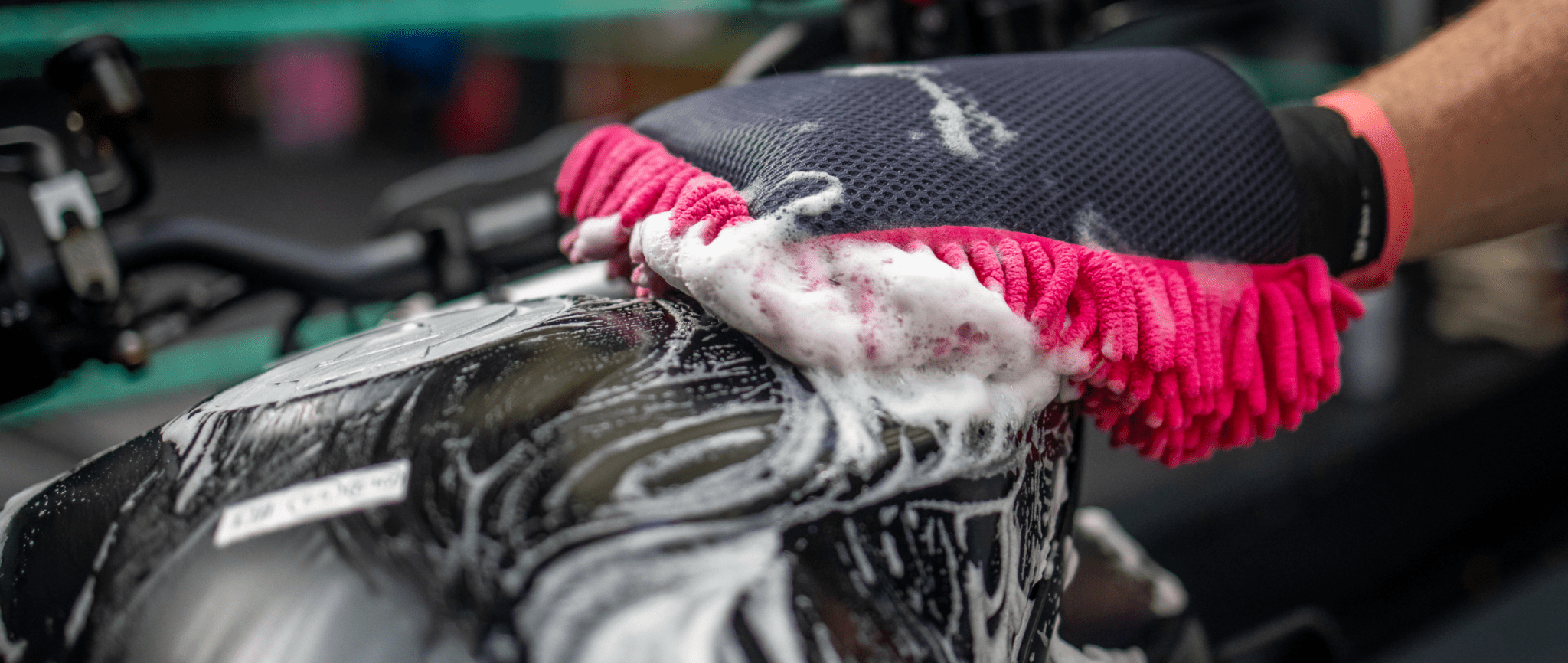 Muc off 2 in 1 Chenille Microwash Mitt - D Byk Store