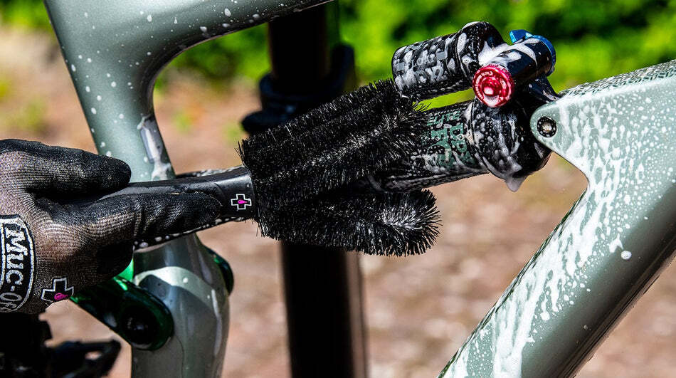 Muc off Two Prong Brush Set - D Byk Store