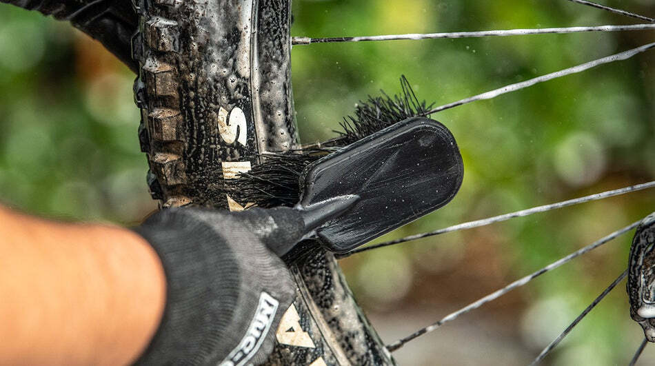 Muc off Tyre & Cassette Brush - D Byk Store