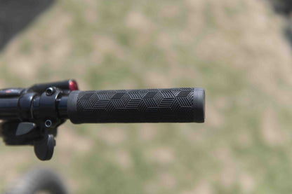 Proride Premium Soft Rubber Grips / Black,Rubber MTB Grips with Reach Compliance - Black - D Byk Store
