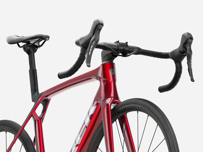 Trek Madone SL 5 Gen 8 2027 - Gloss Fury Red/Matte Deep Smoke - D Byk Store